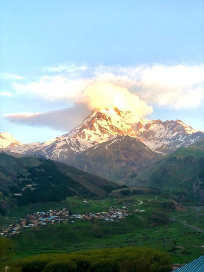 Guesthouse Elli & Cottages Kazbegi Esterno foto