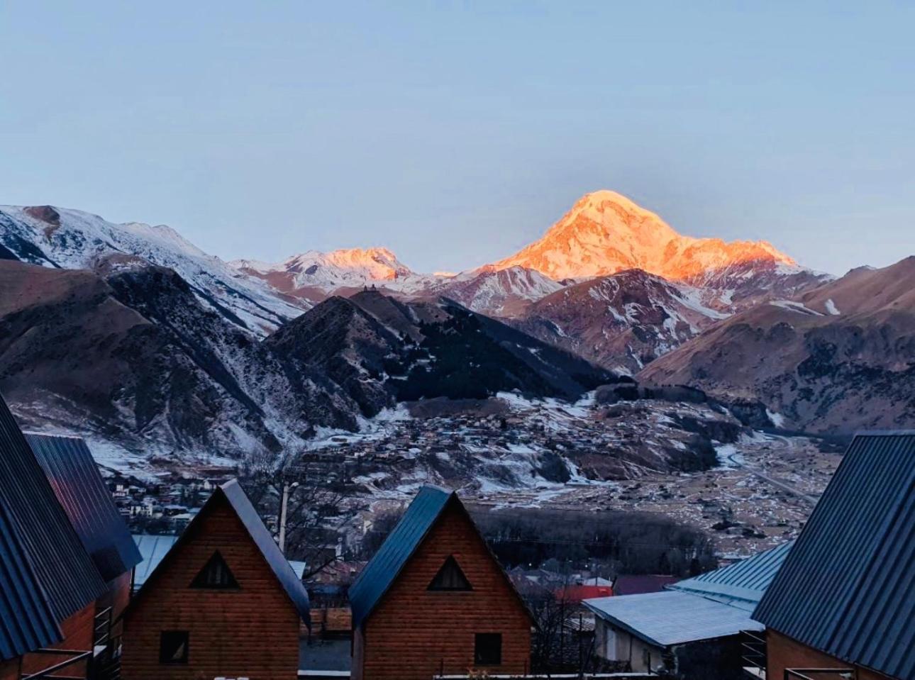 Guesthouse Elli & Cottages Kazbegi Esterno foto