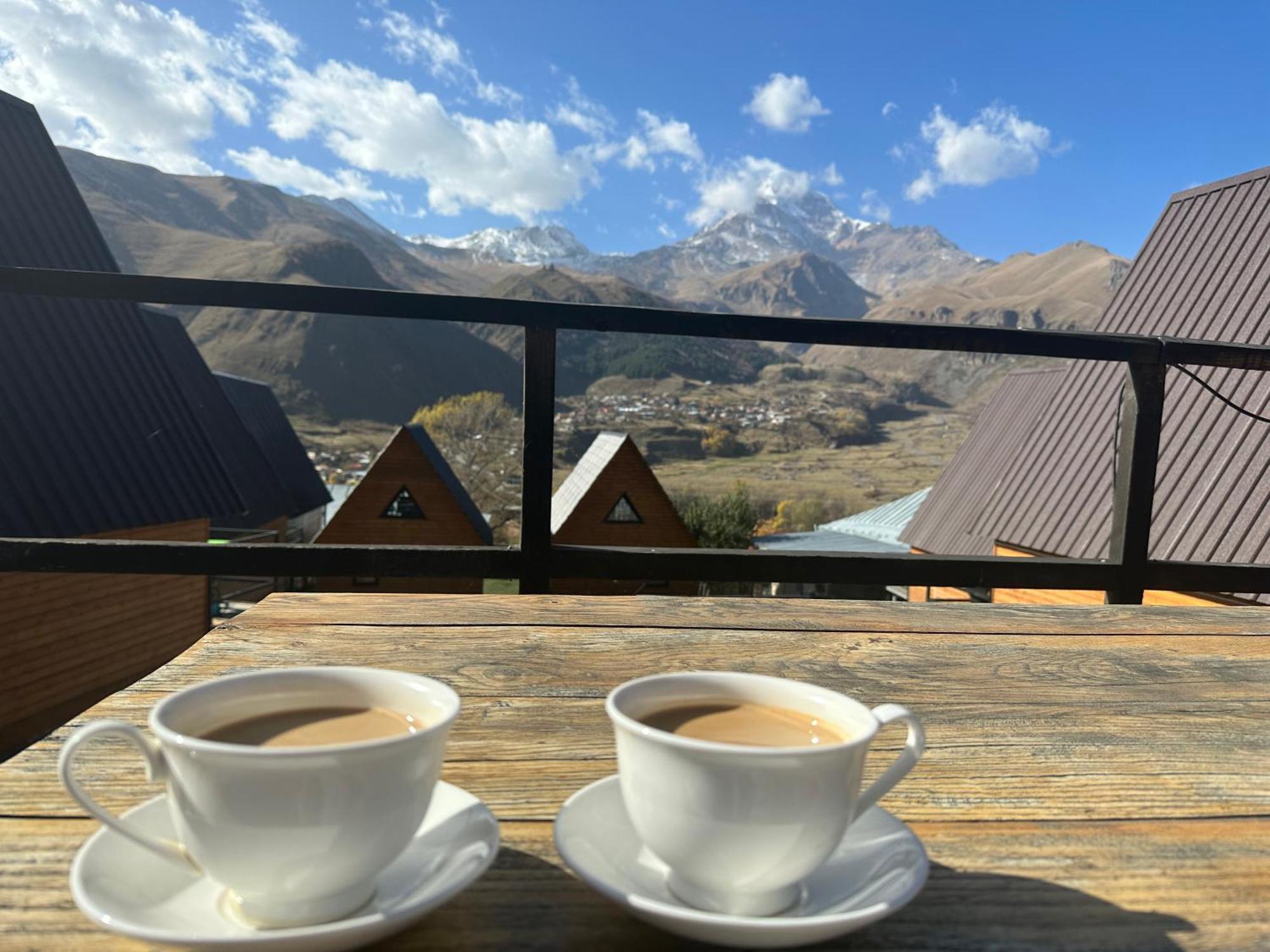 Guesthouse Elli & Cottages Kazbegi Esterno foto
