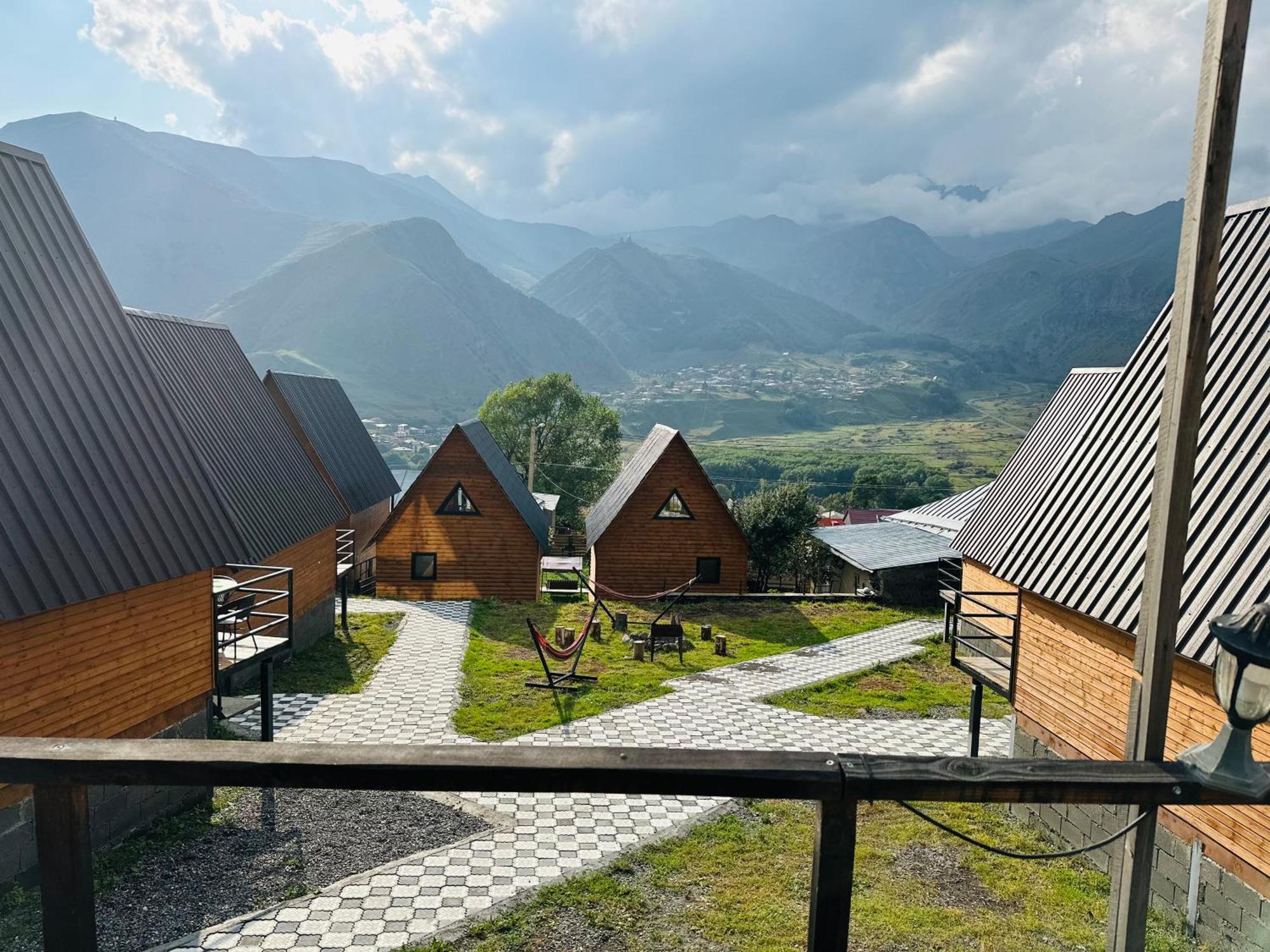 Guesthouse Elli & Cottages Kazbegi Esterno foto