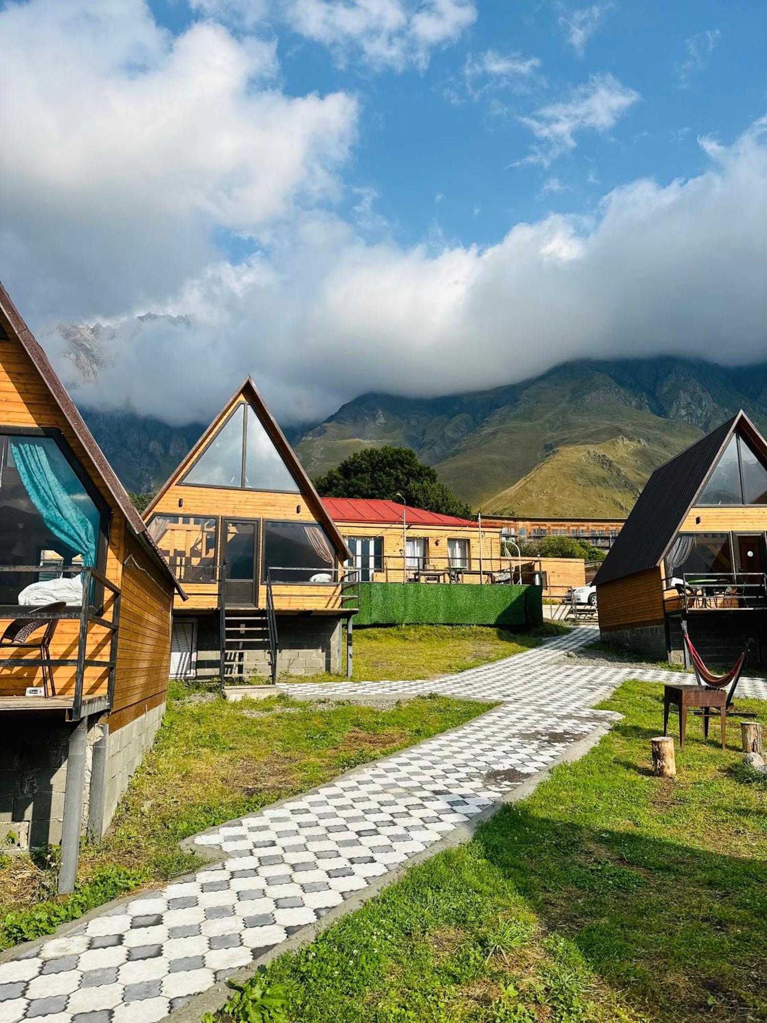 Guesthouse Elli & Cottages Kazbegi Esterno foto
