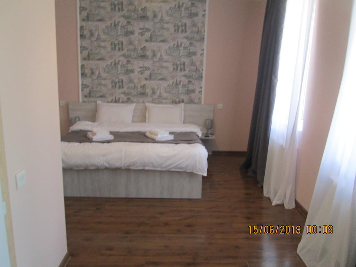 Guesthouse Elli & Cottages Kazbegi Esterno foto