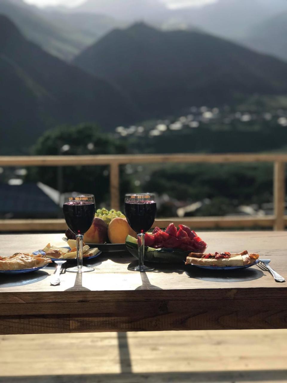 Guesthouse Elli & Cottages Kazbegi Esterno foto