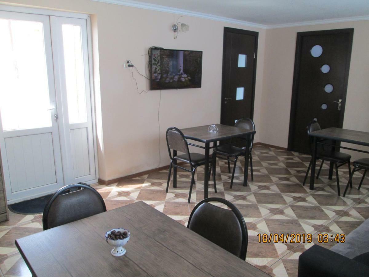 Guesthouse Elli & Cottages Kazbegi Esterno foto