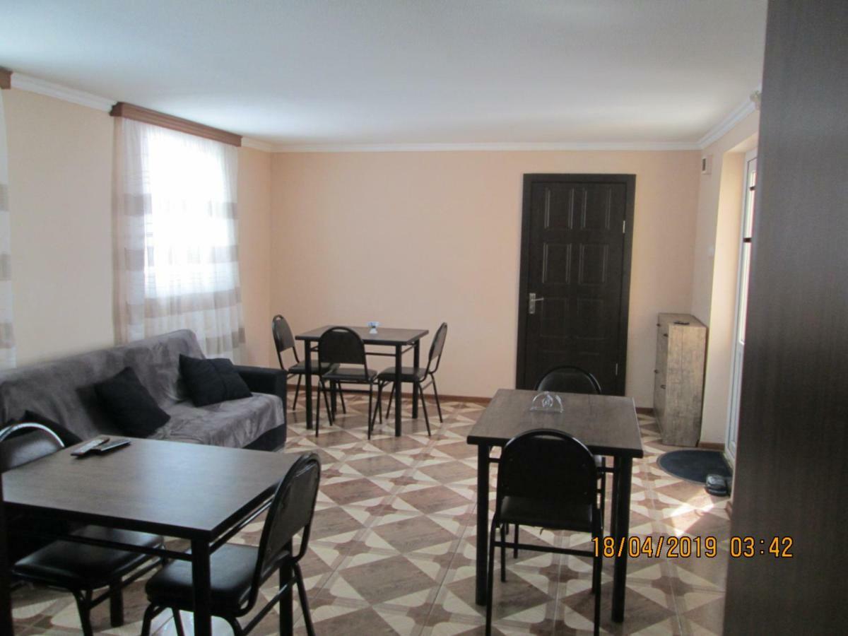 Guesthouse Elli & Cottages Kazbegi Esterno foto