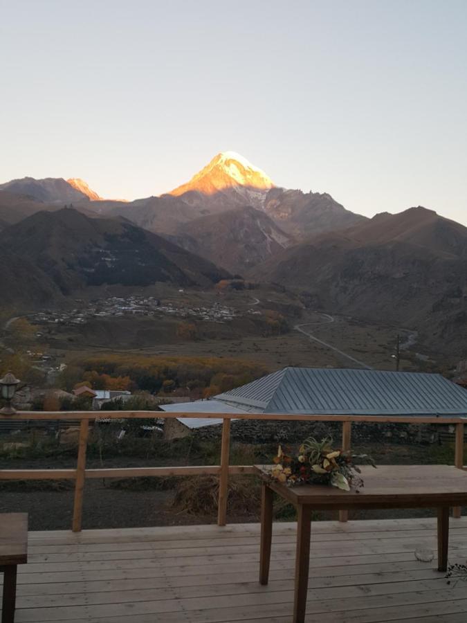 Guesthouse Elli & Cottages Kazbegi Esterno foto